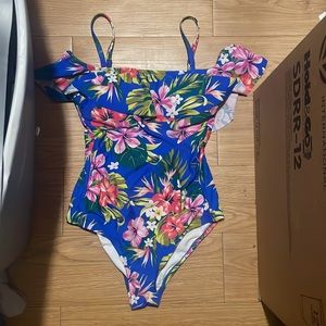 Tropical swimming suit 🌸🌺